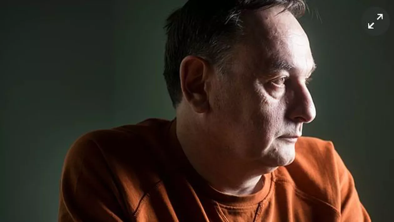 Scriitorul român Eugen Chirovici, "senzație" în The Guardian: Romanul "Cartea Oglinzilor", o adevarată lovitură editorială internațională