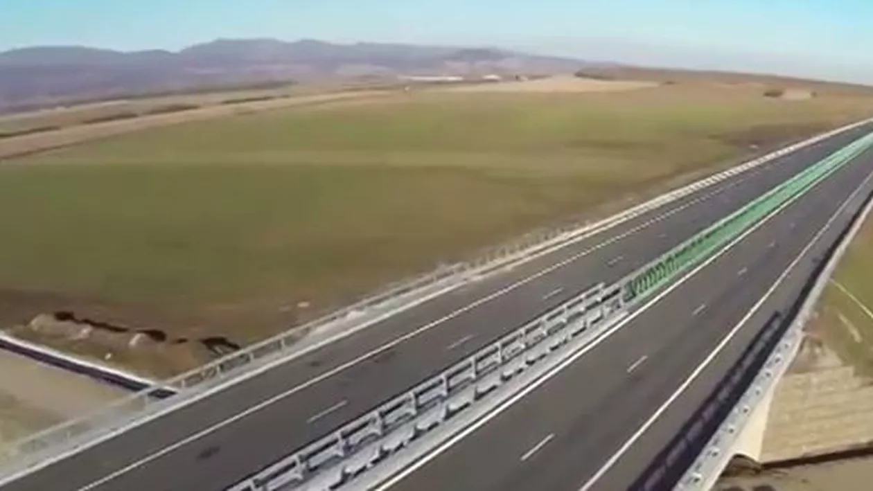 O porţiune din Autostrada Sibiu-Orăștie a fost demolată: Constructorul italian nu ar fi respectat tehnologiile de execuţie (VIDEO)