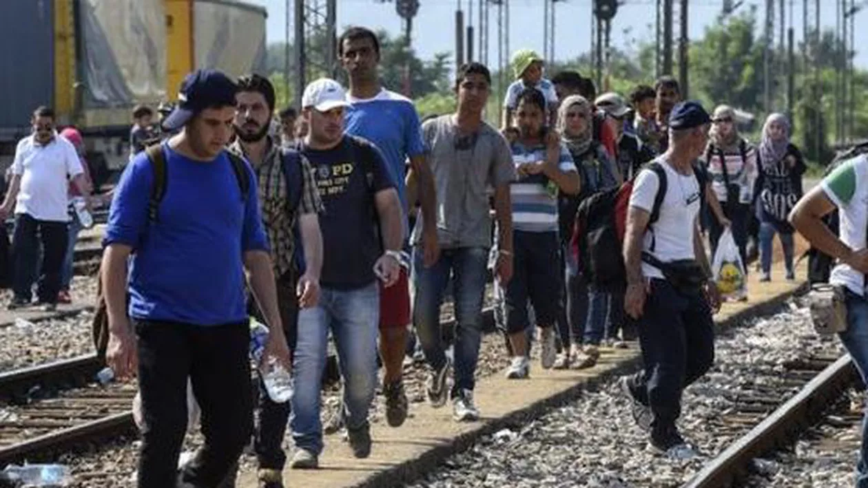 Europa, divizată în faţa valului de imigranţi: Germania vrea să construiască zone de tranzit la graniţe, Căile Ferate franceze permit refugiaţilor să călătorească fără bilet, în semn de solidaritate, Ungaria îi arestează (VIDEO)