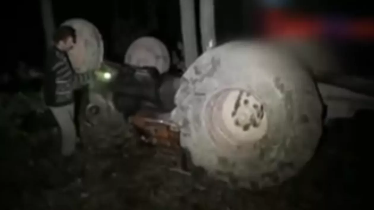 Caraș-Severin: Un tânăr de 22 de ani a murit strivit de propriul tractor pe care-l conducea pe câmp, deşi nu avea permis (VIDEO)