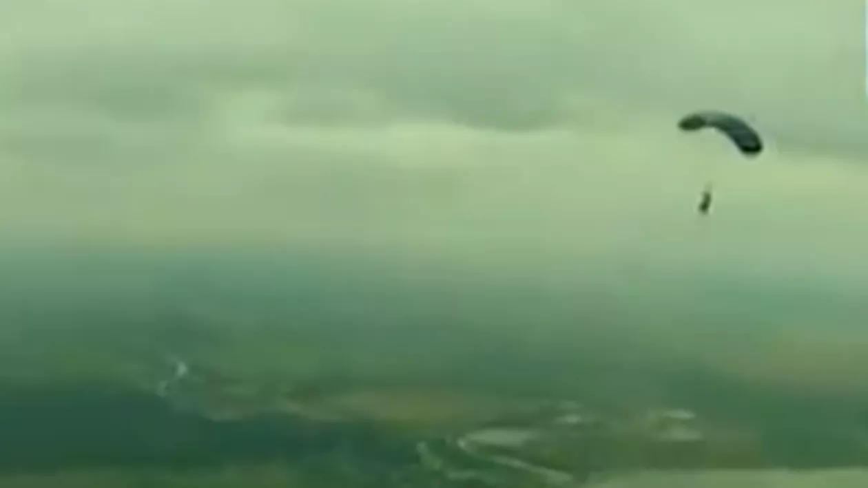 Un parașutist a murit și doi au fost răniți, după ce s-au ciocnit pe aerodromul Clinceni