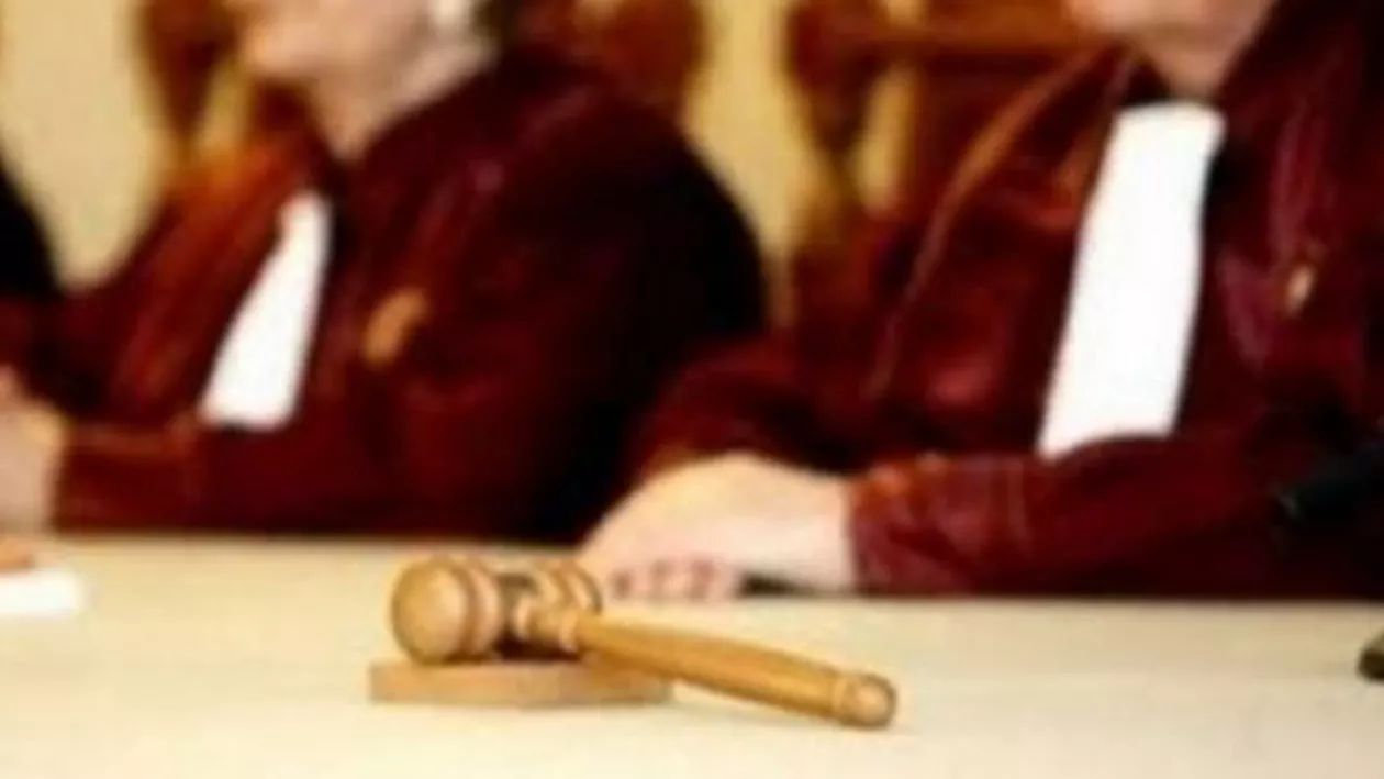 Statul trebuie să plătească dobândă pentru perioada în care reține sume de bani care trebuie rambursate contribuabililor: Prevederile unui articol din Codul de procedură fiscală, declarate neconstituționale de CCR