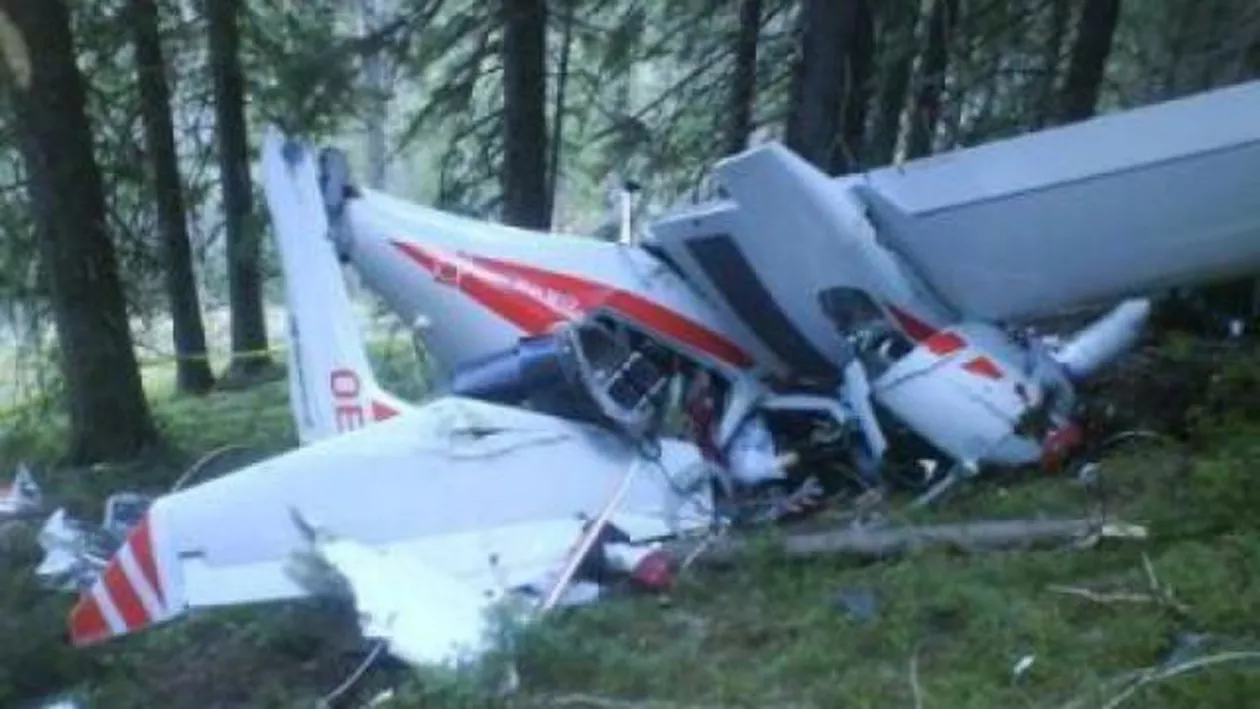 Avion de mici dimensiuni, prăbuşit într-o pădure din Vaslui