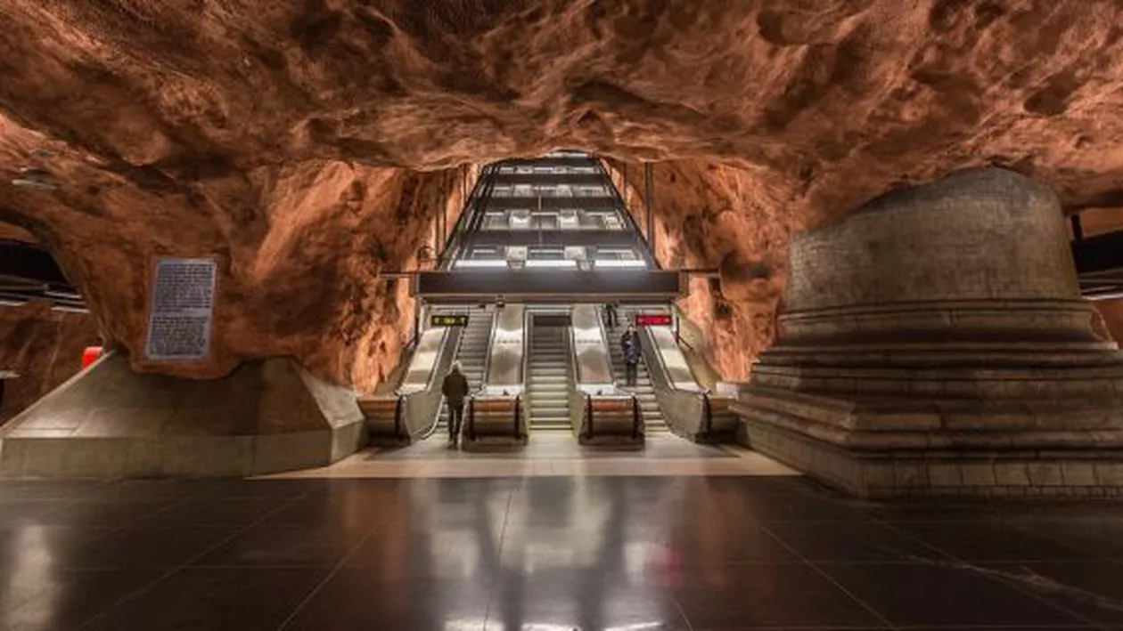 Galeria de artă din subteran: Metroul din Stockholm oferă o călătorie prin cinci decenii de istorie a artei europene (FOTO)