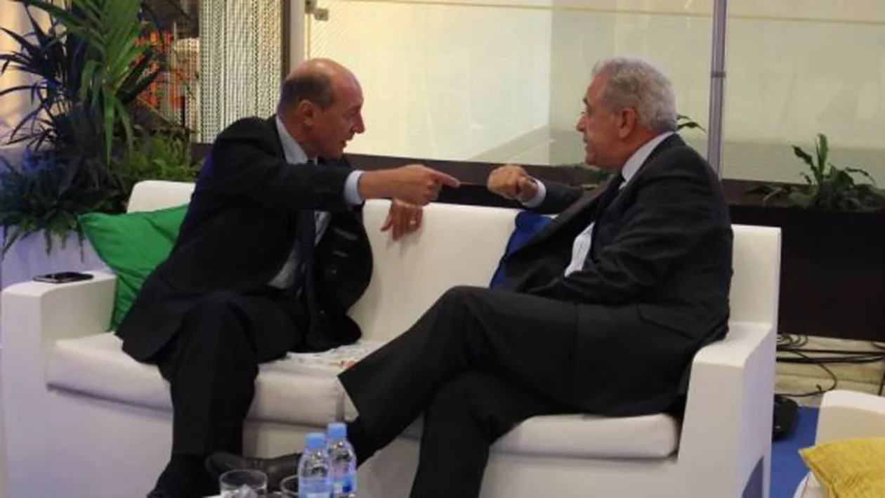 ”Alocarea de cote stimulează migraţia, nu o diminuează”: Traian Băsescu s-a întâlnit cu Comisarul European pentru Migraţie, Dimitris Avramopoulos