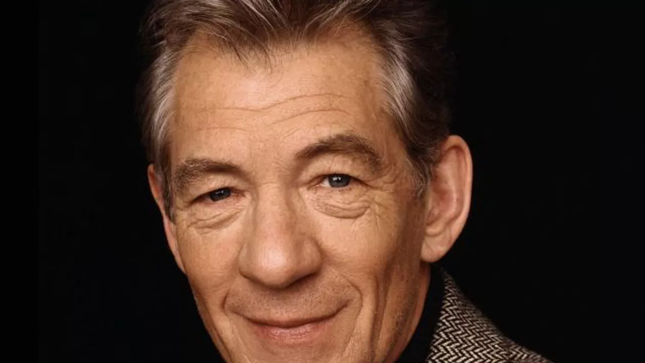 Ian McKellen îi sfătuiește pe actorii gay să-și recunoască orientarea sexuală