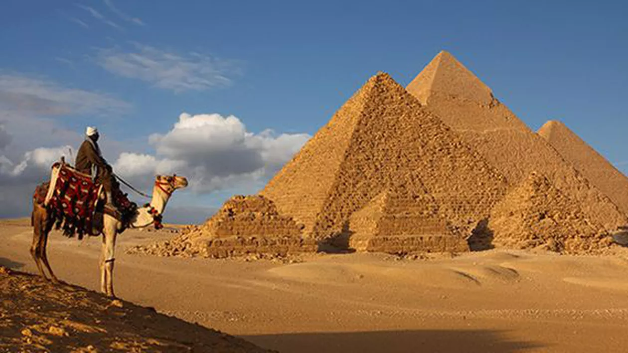 Egipt: Forțele de ordine au dezamorsat o bombă din fața unui hotel situat în apropierea piramidelor din Cairo