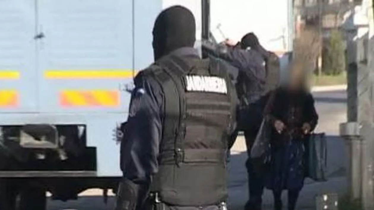 Argeș: Polițiștii efectuează 11 percheziții domiciliare într-un dosar de înșelăciune pe bursa de transport