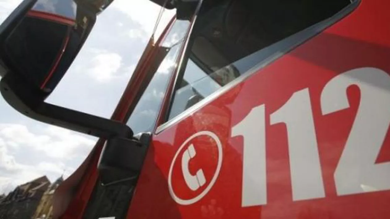 Sibiu: Două persoane s-au intoxicat cu fum, iar o alta a sărit de la etaj, din cauza unui incendiu izbucnit într-un bloc