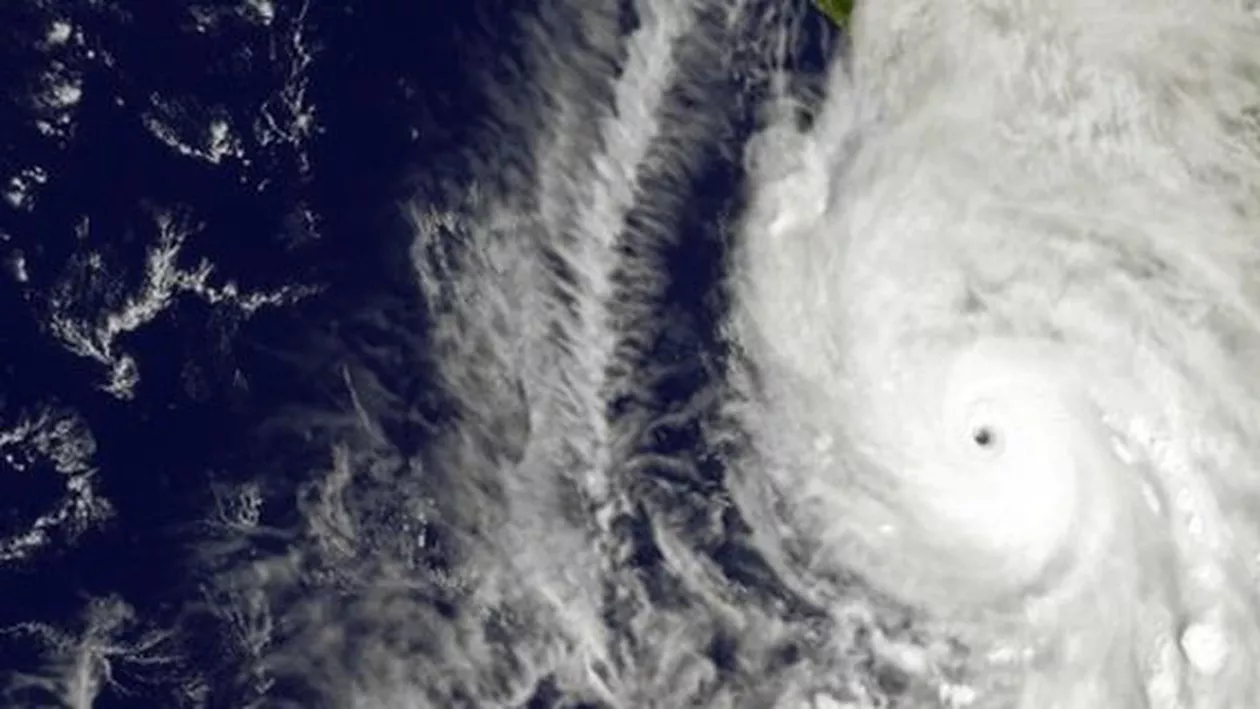 Uraganul Patricia a scăzut la stadiul de furtună tropicală. Vânturile au ajuns să bată cu 80 km/h