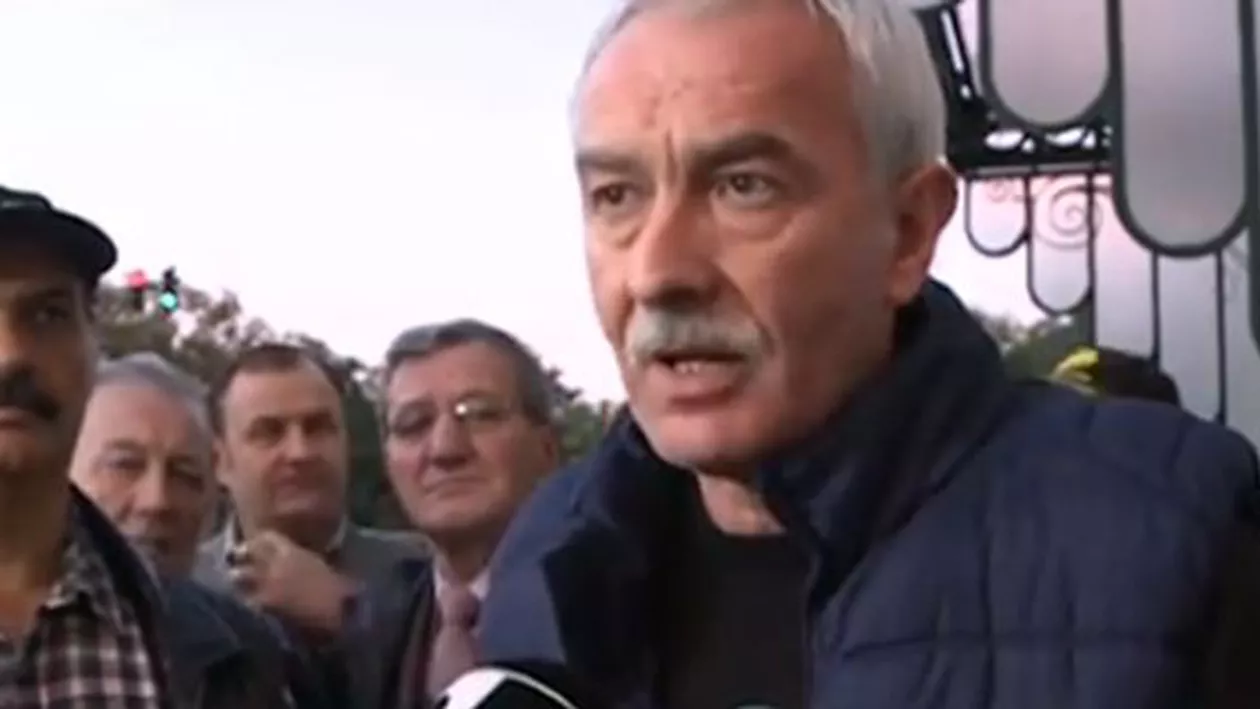 ”Crimele nu sunt prescrise, după cum susțin juriști din partea Moscovei”. Revoluționarii i-au adus președintelui Iohannis documente importante din dosarul Revoluției (VIDEO)