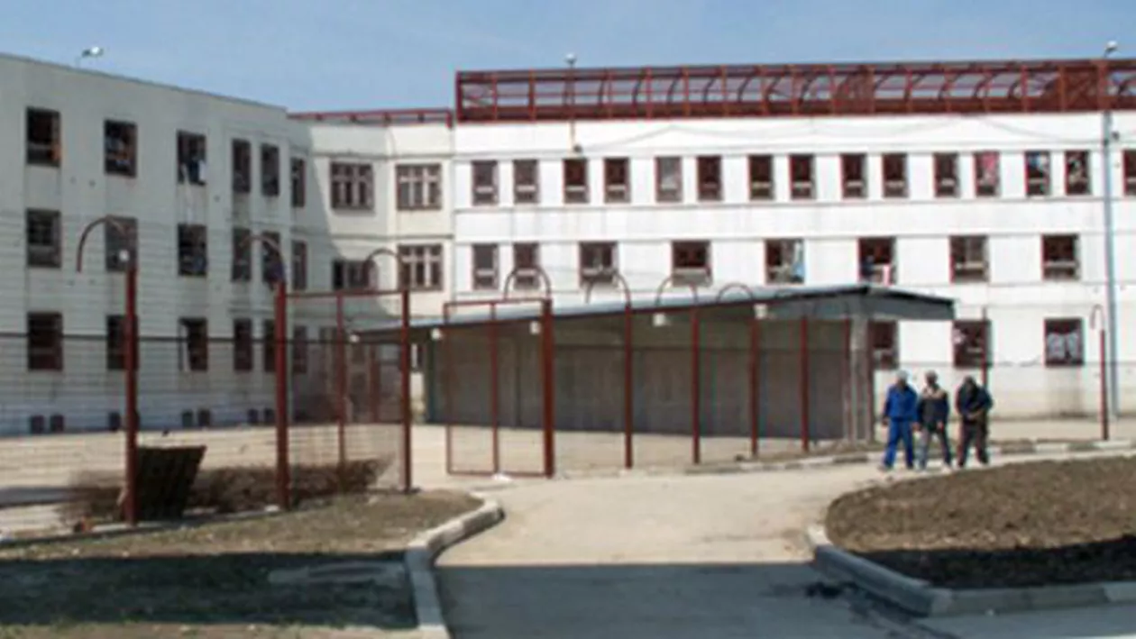Percheziții la trei adrese din Bucureşti şi la Penitenciarul Giurgiu: Adjunctul Penitenciarului, gardieni şi deţinuţi vor fi duși la audieri