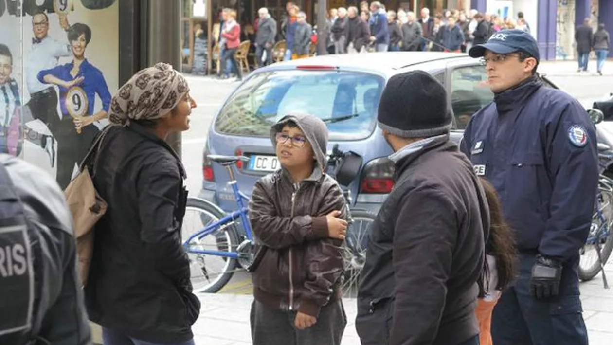 Isteria antiimigraționistă cuprinde Europa: O româncă, agresată la Paris de un francez care credea că este o refugiată de origine arabă