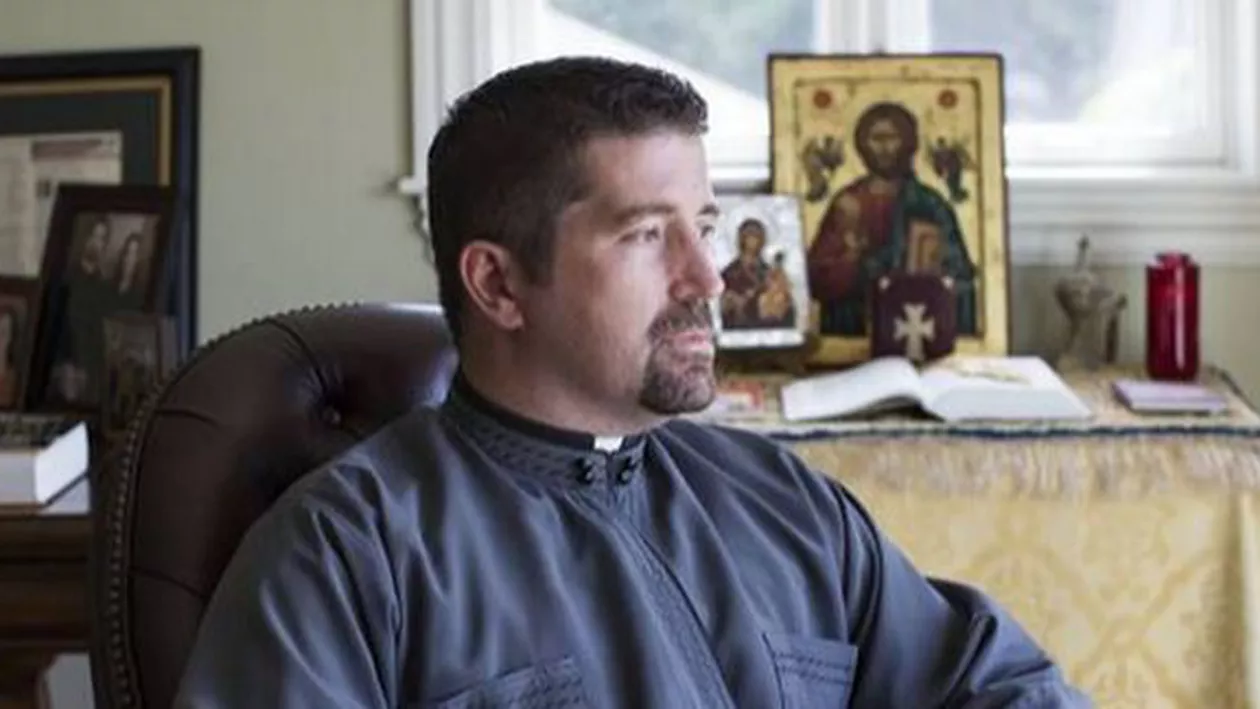 Preotul care între botezuri şi înmormântări joacă la bursă: "Cred că este un dar de la Dum­nezeu"