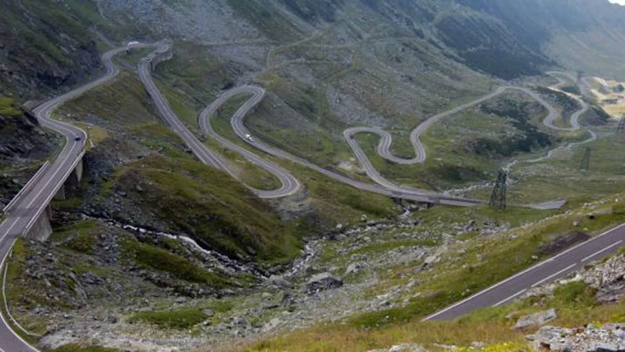 CNADNR: Traficul pe Transfăgărăşan şi Transalpina va fi închis începând de luni