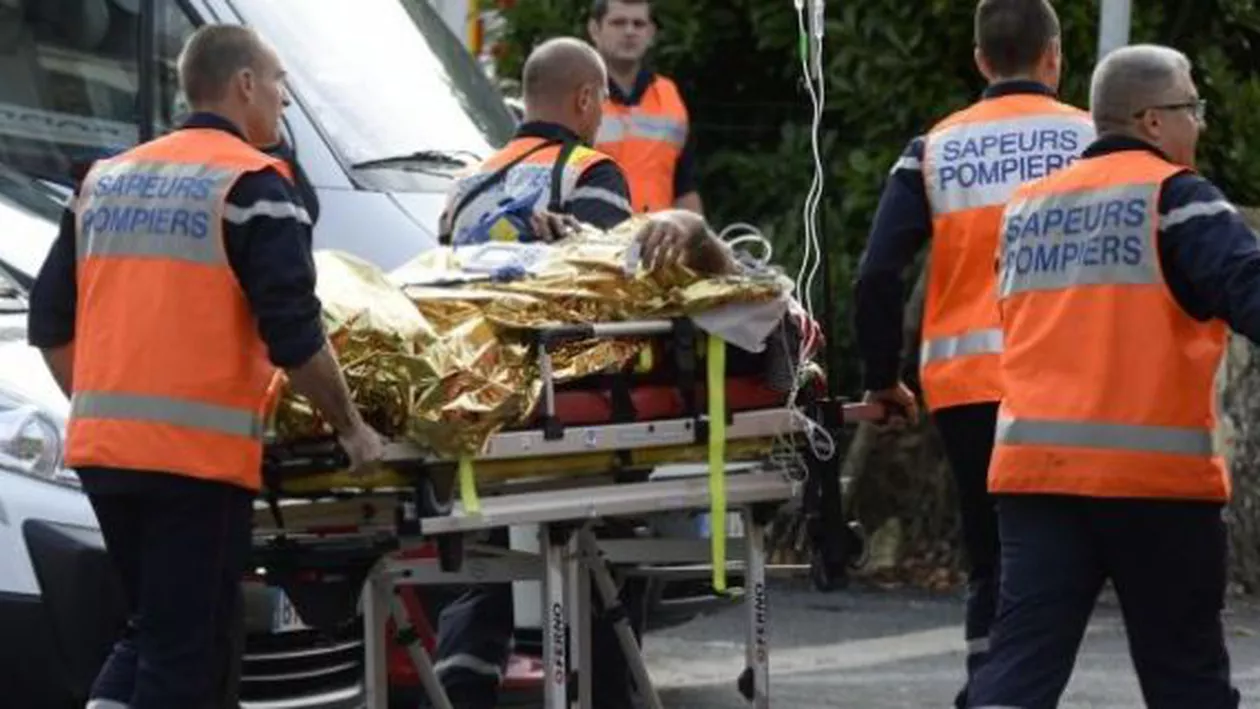 Accident grav în Franța: O persoană a murit și opt au fost rănite, după ce un camion condus de un român a lovit 14 autovehicule