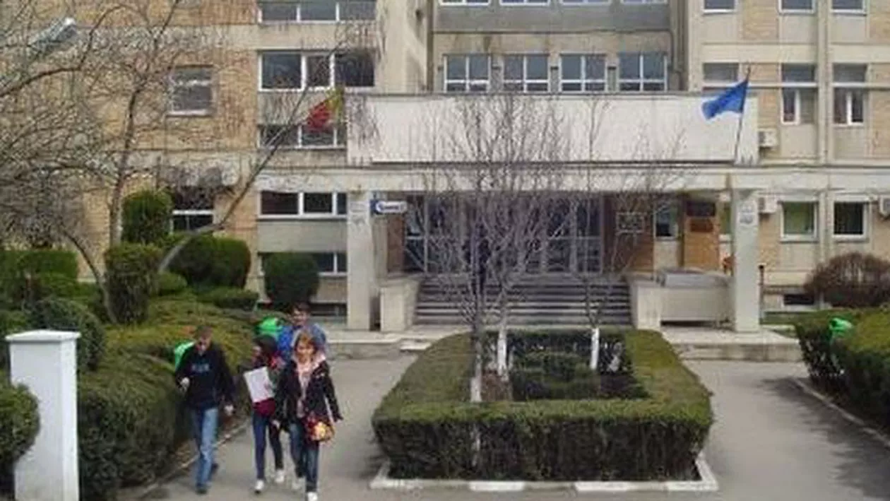 Profesor de la Universitatea de Petrol şi Gaze din Ploieşti, prins în timp ce lua mită de la studenți