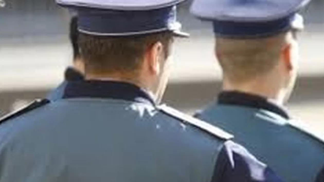 Trei tineri cu vârsta cuprinsă 15-18 ani sunt suspecți în cazul bătrânei găsită înjunghiată într-un apartament incendiat