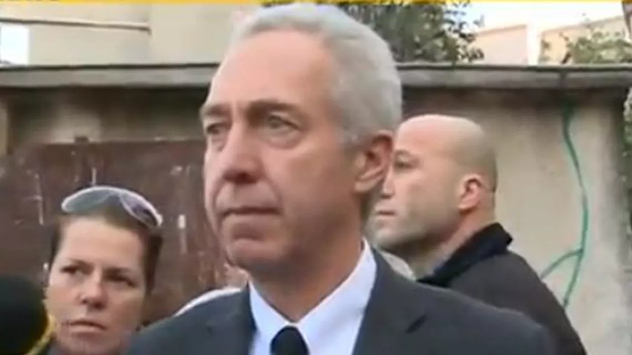 Ambasadorul SUA, cu flori la locul tragediei din clubul Colectiv