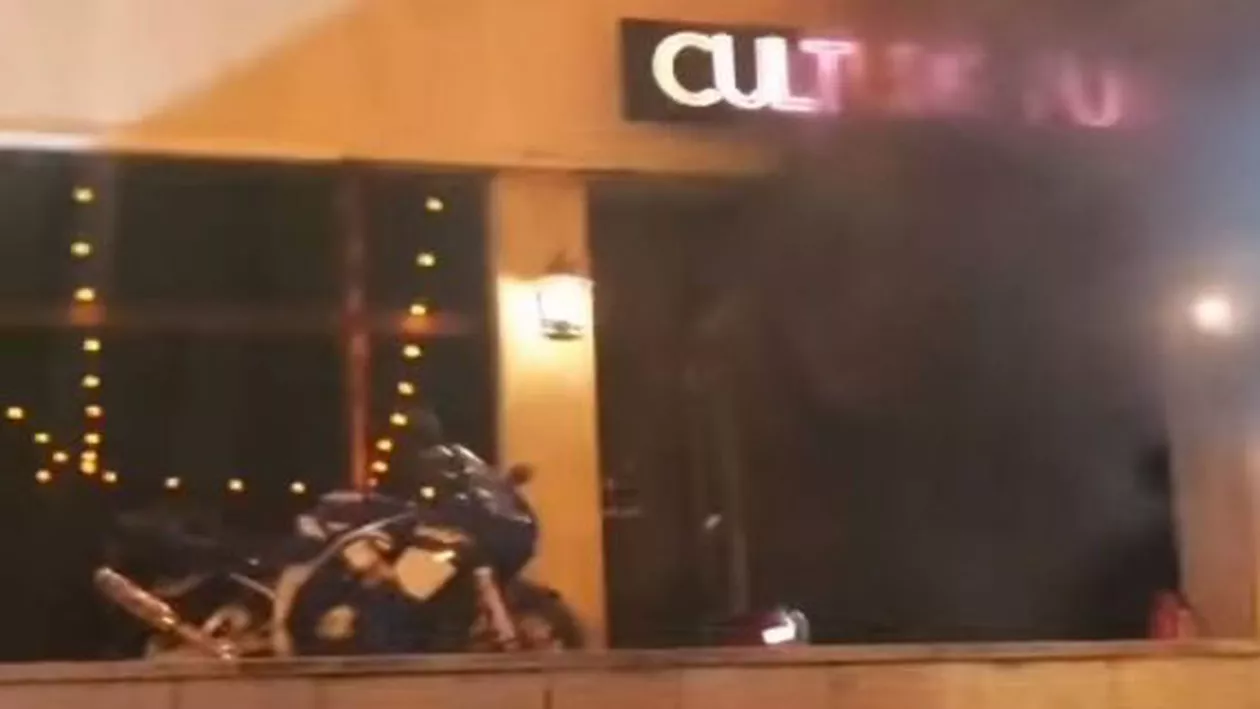 Incendiul din Constanța: Pompierii cred că focul a izbucnit de la panoul electric