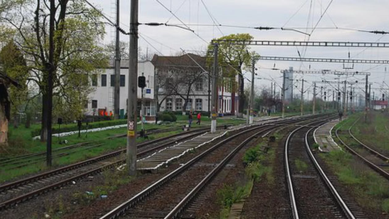 Întârziere de circa 100 de minute a unui tren, din cauza unei avarii produse la pantograful locomotivei