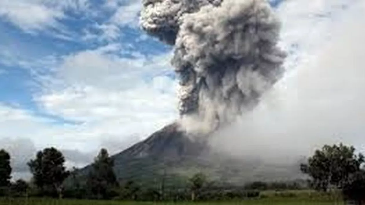 Aeroportul din Bali, închis două zile din cauza norilor de cenușă provocați de o erupție vulcanică
