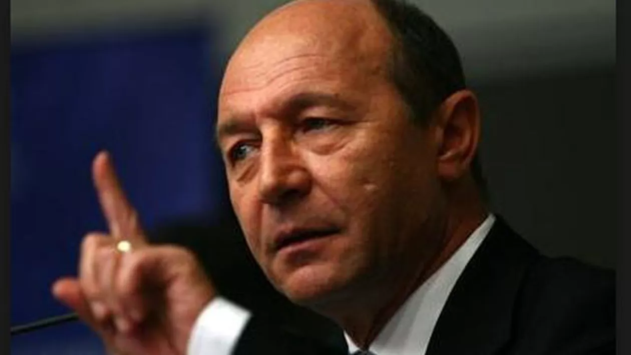"De acord că lucrurile trebuie făcute pas cu pas, dar uneori pașii trebuie făcuți foarte repede". Băsescu: Se riscă evoluții greu de controlat