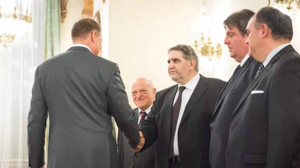 Varujan Pambuccian: Deputaţii aparținând minorităţilor naţionale își doresc o soluție de consens. O parte importantă a colegilor din grup consideră că anticipatele n-ar fi o soluţie