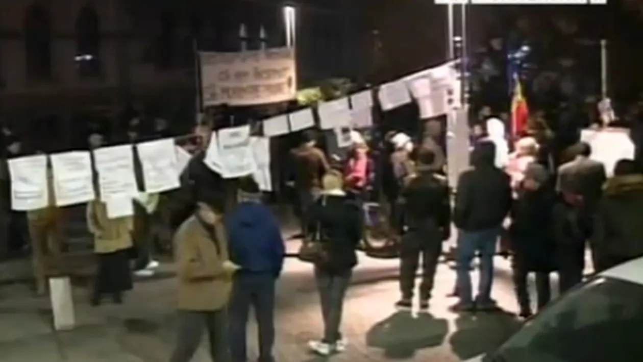 Mii de oameni au protestat pentru a cincea seară împotriva corupției: ”Vrem schimbarea cu adevărat a clasei politice” (VIDEO)