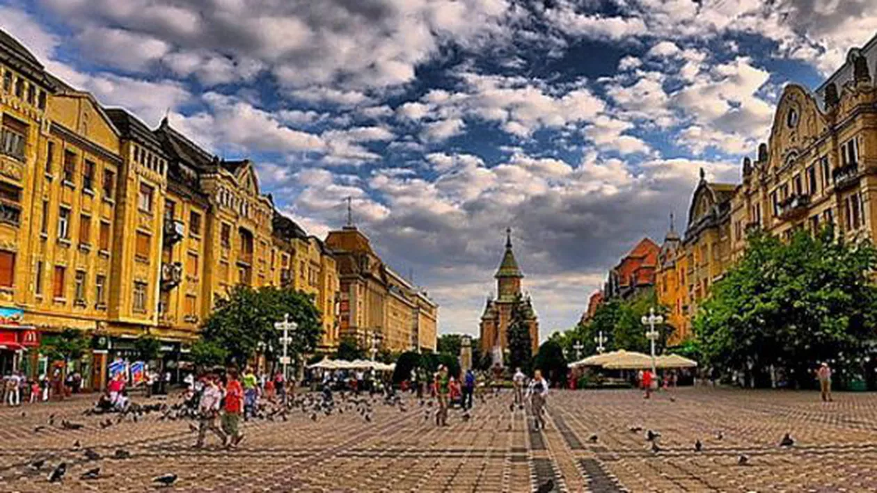 Timișoara: Stâlpi de stadion montați în Centrul Vechi