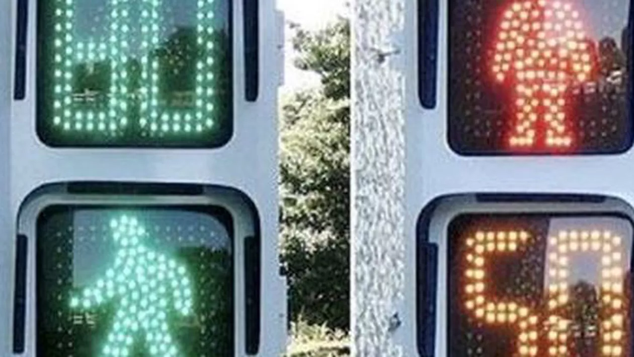 Semafoarele inteligente din Iași dau bătăi de cap șoferilor: Se circulă bară la bară