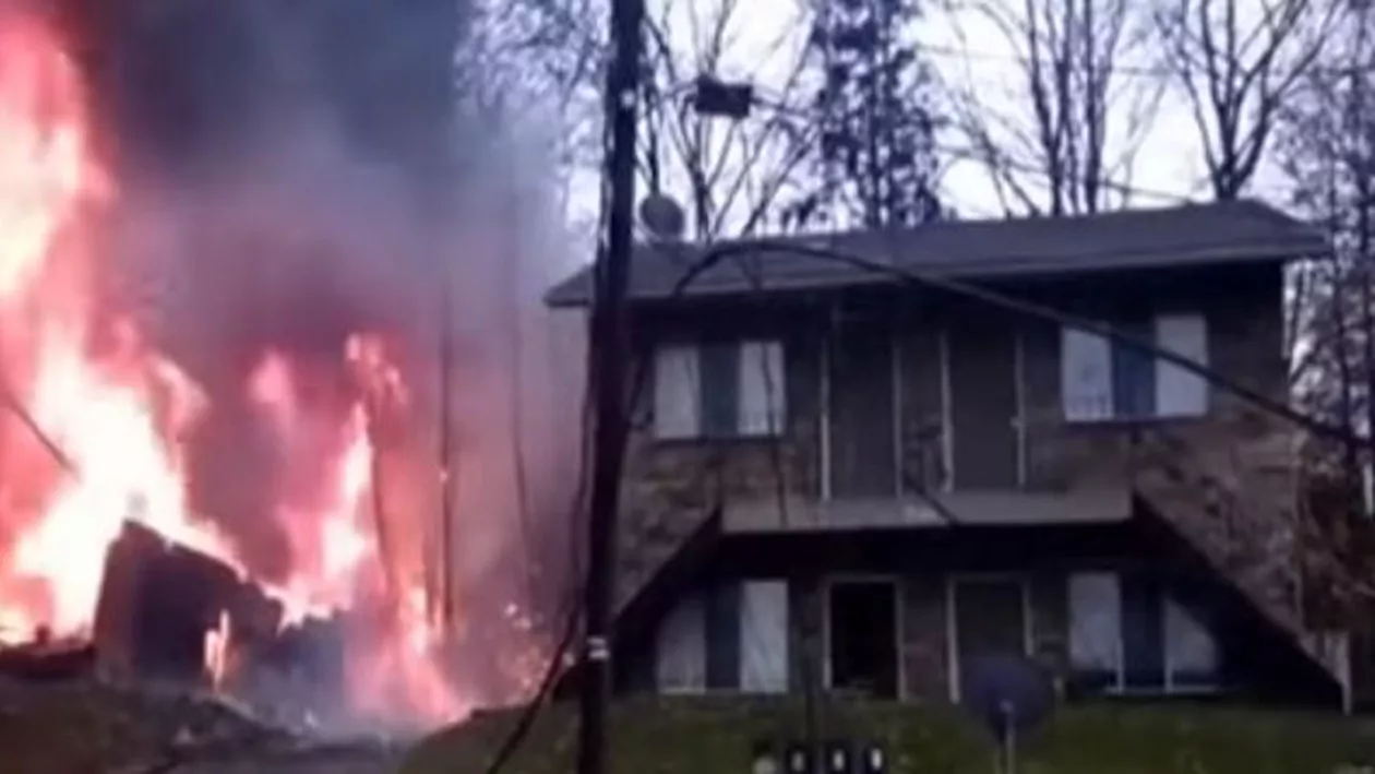 SUA: Un avion de mici dimensiuni s-a izbit de un bloc de locuinţe