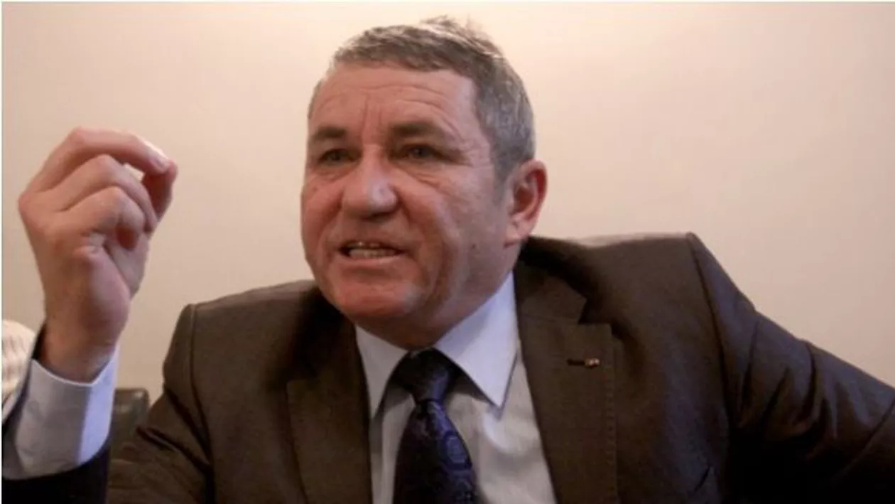 Deputatul Niculae Mircovici îi numeşte pe protestatari neam de slugă: Din păcate, am rămas în istorie cu trădări, cu prostia şi tupeul ca repere. La sfârșit vom auzi bocetul slugii că o duce rău