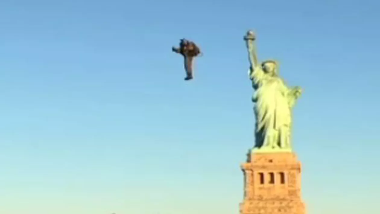 Un australian a făcut ocolul Statuii Libertății cu un jetpack (VIDEO)