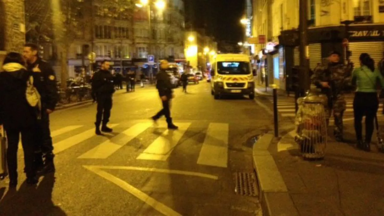 Luarea de ostatici din Paris a avut loc la un concert rock din sala Bataclan: În zonă s-au auzit explozii şi focuri de armă