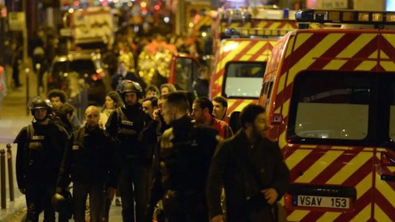 Bilanţul atentatelor teroriste de la Paris este de cel puţin 128 de morţi. Cele mai multe persoane au murit în urma luării de ostatici din sala de concerte Bataclan
