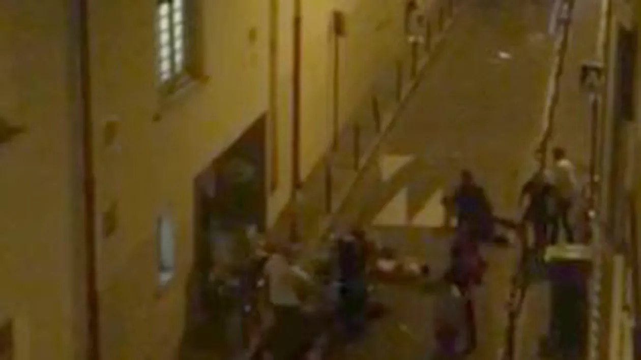 Imagini cutremurătoare din timpul atacului de la Bataclan: Un jurnalist de la Le Monde a surprins fuga victimelor şi împuşcăturile (VIDEO)