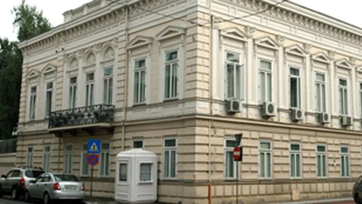Măsuri de securitate sporite la ambasadele şi consulatele din București, în urma atentatelor de la Paris: Strada pe care se află Ambasada Franței a fost închisă