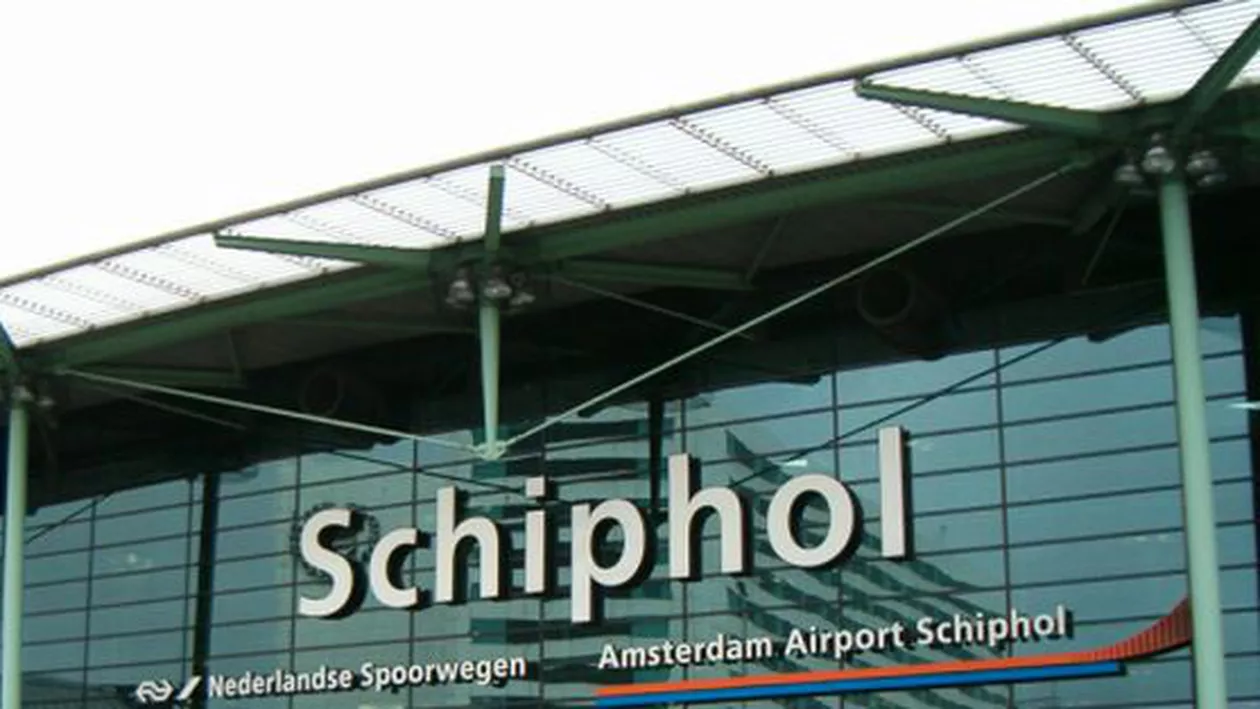 Amsterdam: Un avion care zbura spre Franța, evacuat după ce pe o rețea de socializare au apărut amenințări care vizau zborul
