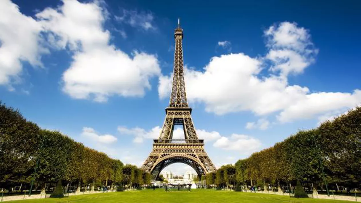 Turnul Eiffel, închis imediat după atentatele de la Paris: Edificiul va rămâne închis până la noi ordine