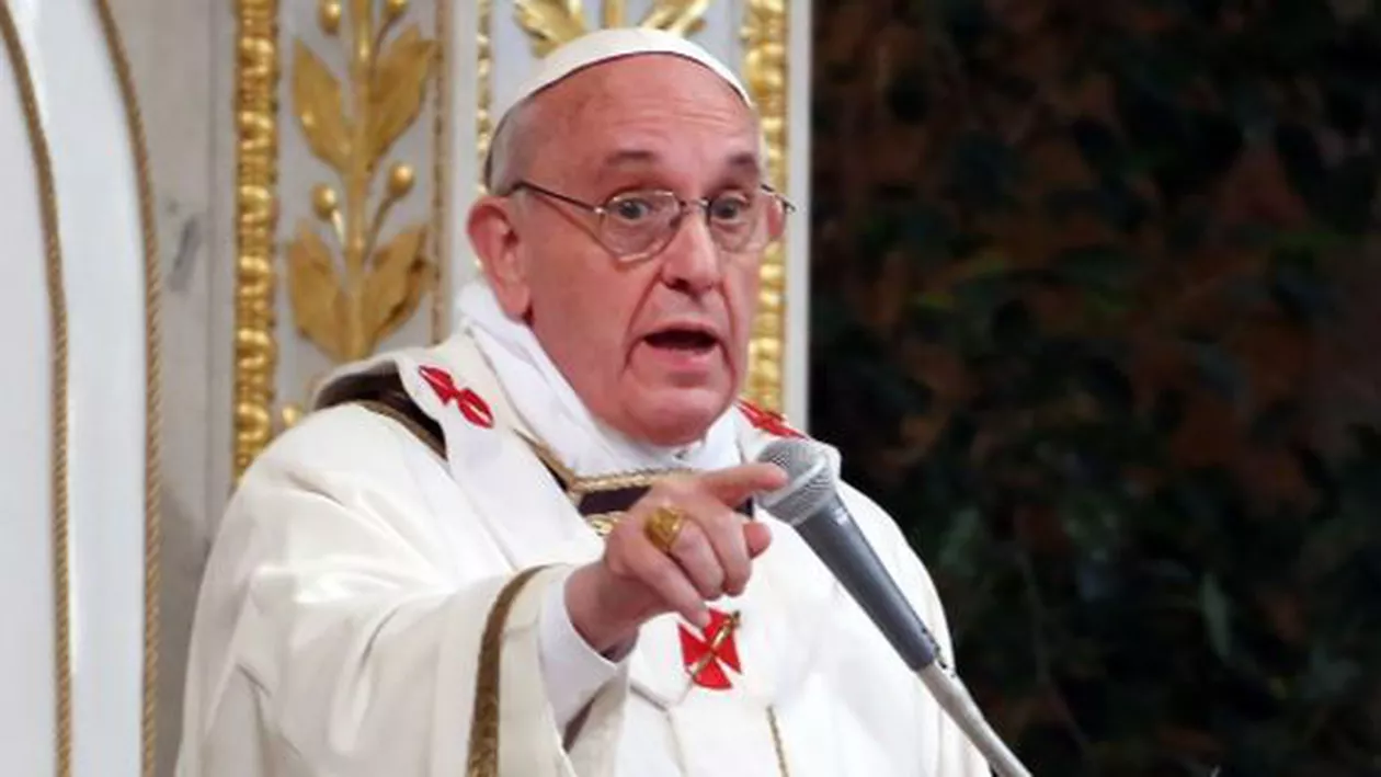 Papa Francisc, despre atentatele de la Paris: Utilizarea numelui lui Dumnezeu pentru a justifica acest impuls este o blasfemie!