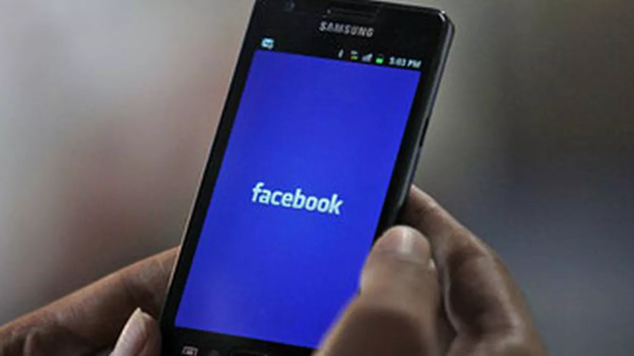 Inițiative pe rețelele de socializare: Milioane de oameni au folosit funcția ”Safety Check”, iar mulți alții și-au pus ca poză de profil steagul Franței pe Facebook, după atentatele din Paris
