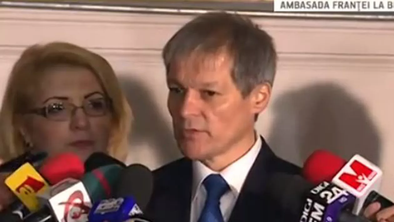 Cioloș, la Ambasada Franței pentru a  aduce un omagiu victimelor atentatelor din Paris: Sunt momente grele pentru poporul francez. Noi, românii, putem să înțelegem mult mai bine acest lucru pentru recent am trecut printr-o tragedie (VIDEO)