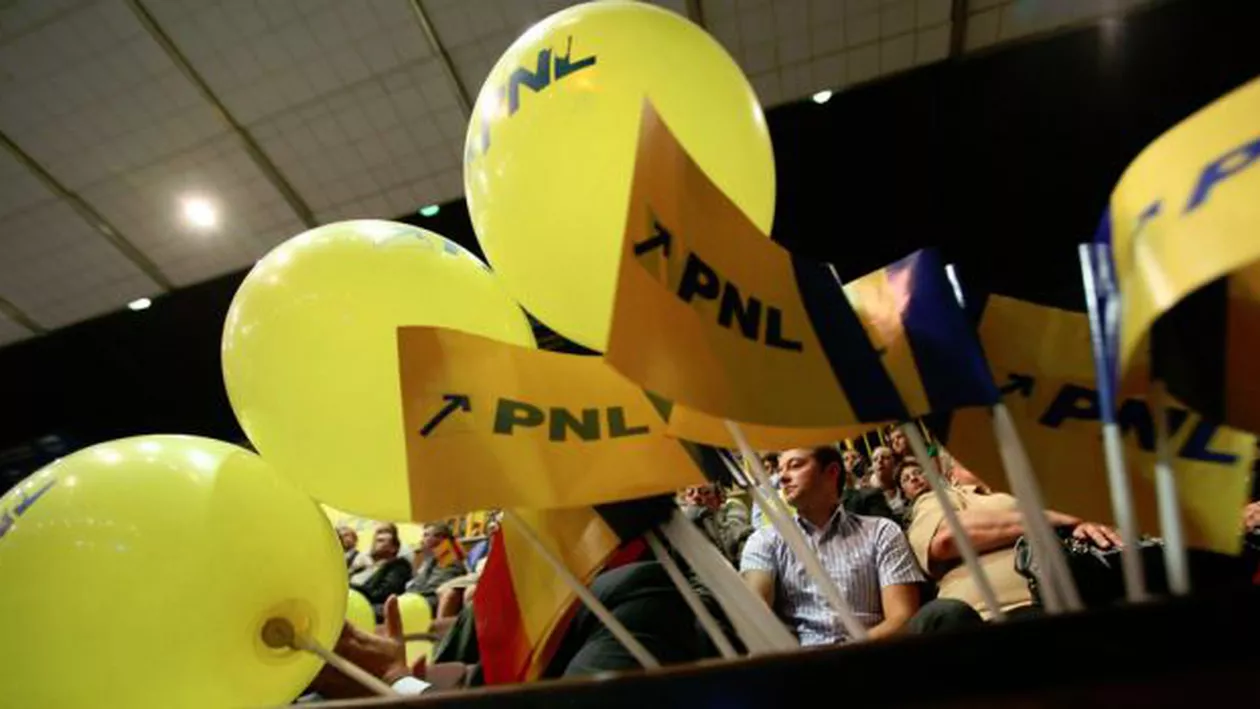 "Aştept răbdător ca aiuriţii ăştia să îşi rupă gâturile pe terenul accidentat al politicii". Liberalii se dezlănțuie la adresa guvernului Cioloș