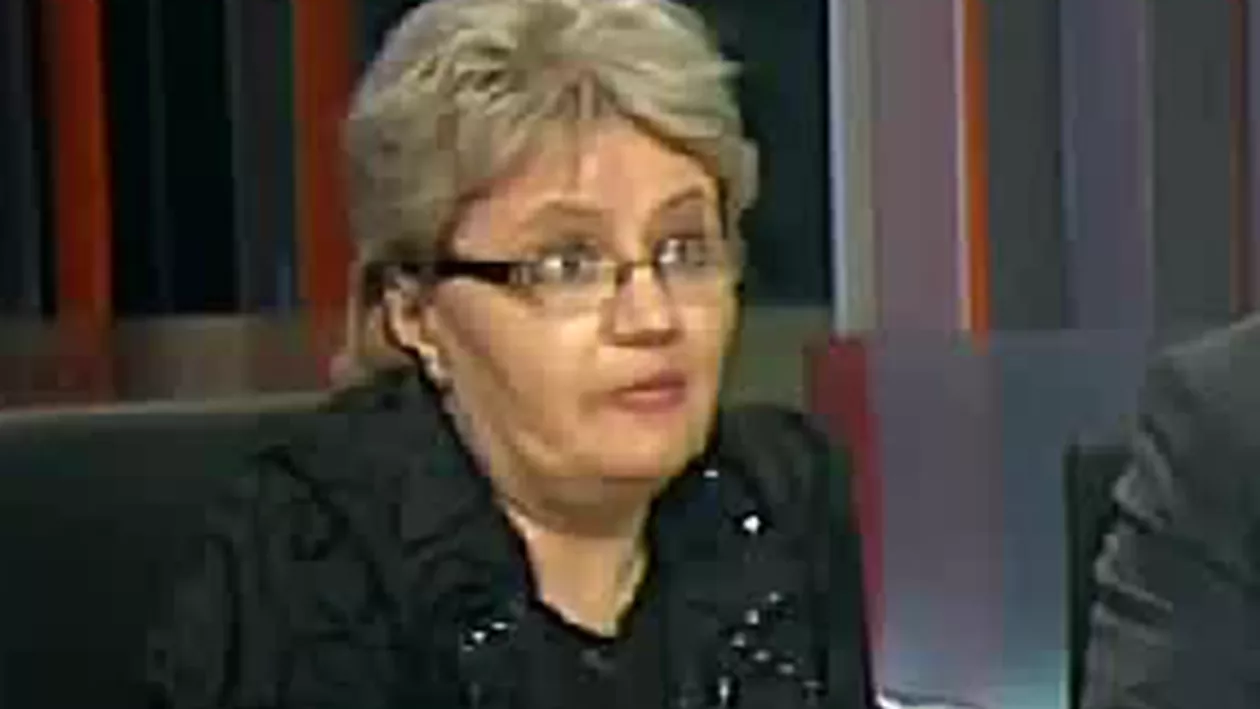 Cristiana Anghel: Guvernul Cioloș nu este un guvern românesc. Dacă până acum am venit îmbrăcată normal, astăzi am venit îmbrăcată în negru din cauza guvernului (VIDEO)