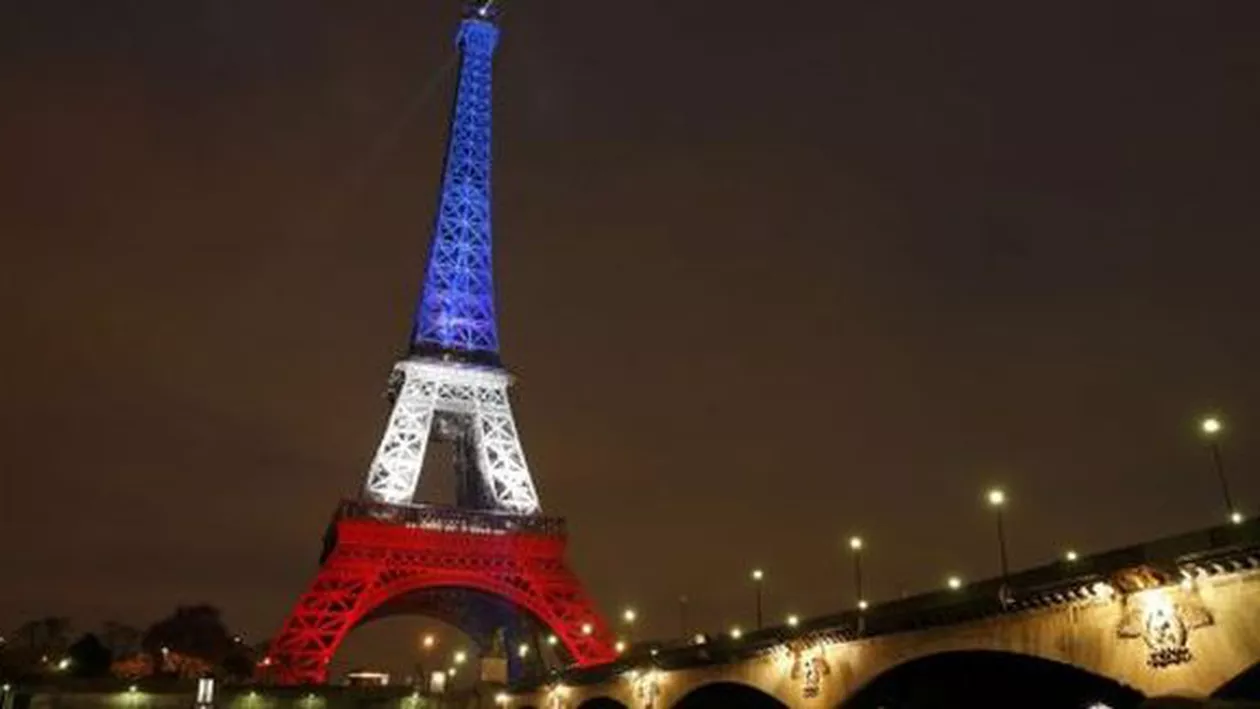 Turnul Eiffel, închis din nou din cauza riscului de atentate, dar va rămâne iluminat în culorile drapelului francez
