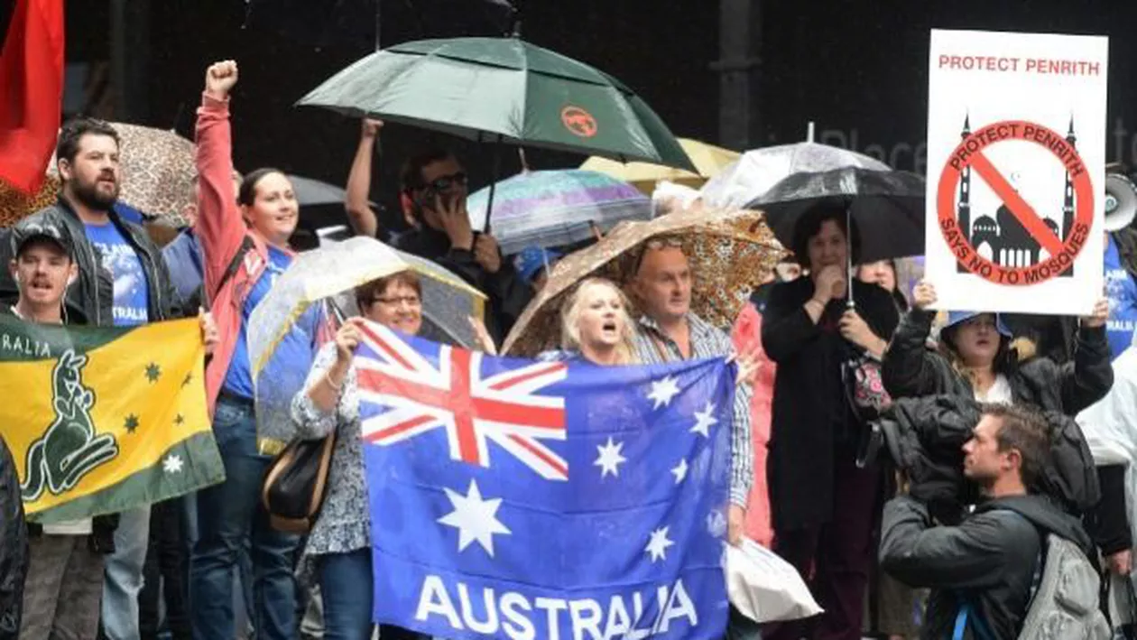 Membrii unor partide politice anti-islam din Australia au ieșit pe străzi după instituirea unui partid al musulmanilor
