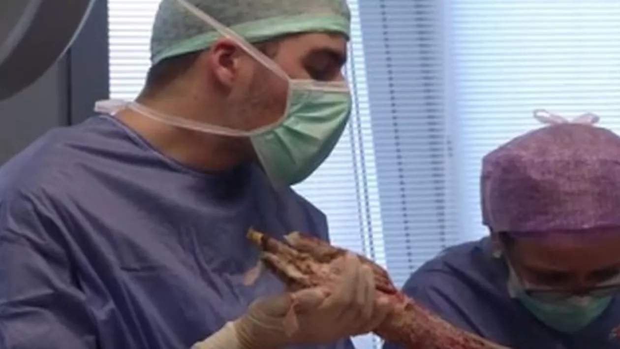 „Ne-au mințit în față! Scoateți-i din spitalele din România pe cei care încă mai pot fi salvați!. Sora unui rănit la Colectiv transportat în Belgia: Medicii au nevoie de mai mult decat un stetoscop si un tensiometru