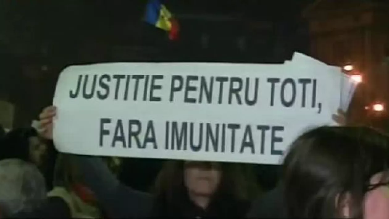 "Un guvern bâlbâit. Cu multe gafe. Un guvern mult prea de imagine". Ce spun protestatarii despre Cabinetul Cioloș (VIDEO)