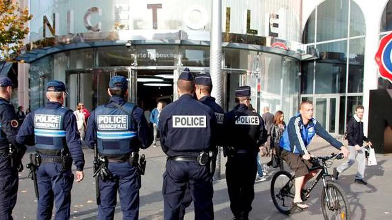 Grecia: 10 persoane au fost arestate după ce au falsificat pașapoarte pentru migranți